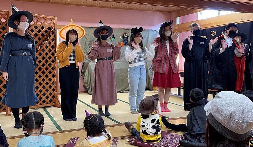 玉村町立図書館ハロウィン英語お話会にボランティアで参加