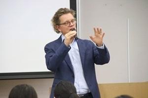 駐日スウェーデン特命全権大使ペールエリック・ヘーグベリ閣下によるご講演