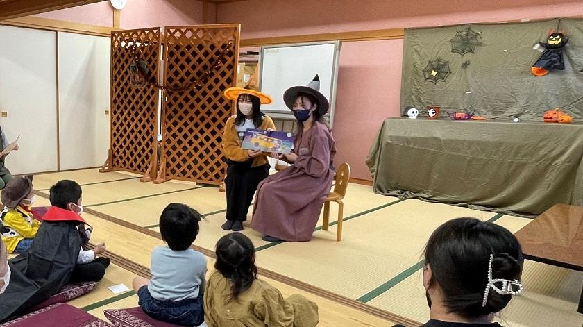 玉村町立図書館ハロウィン英語お話会にボランティアで参加
