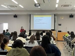 新入生を迎え、キャリア講演会を開催しました