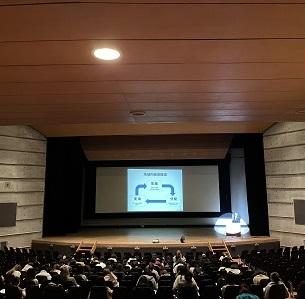 地域連携授業「問題解決とリーダーシップ」で講演会が行われました