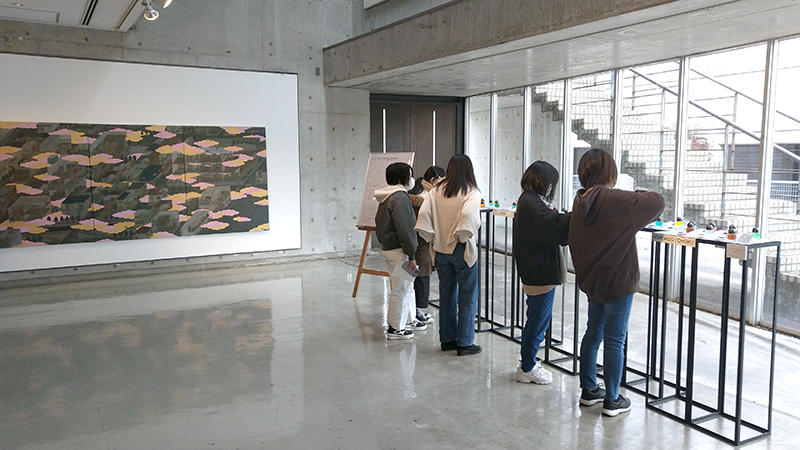 香水の作品、絵画作品など
