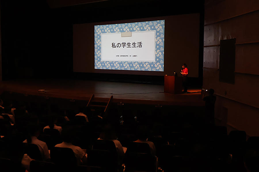 学生2名による発表