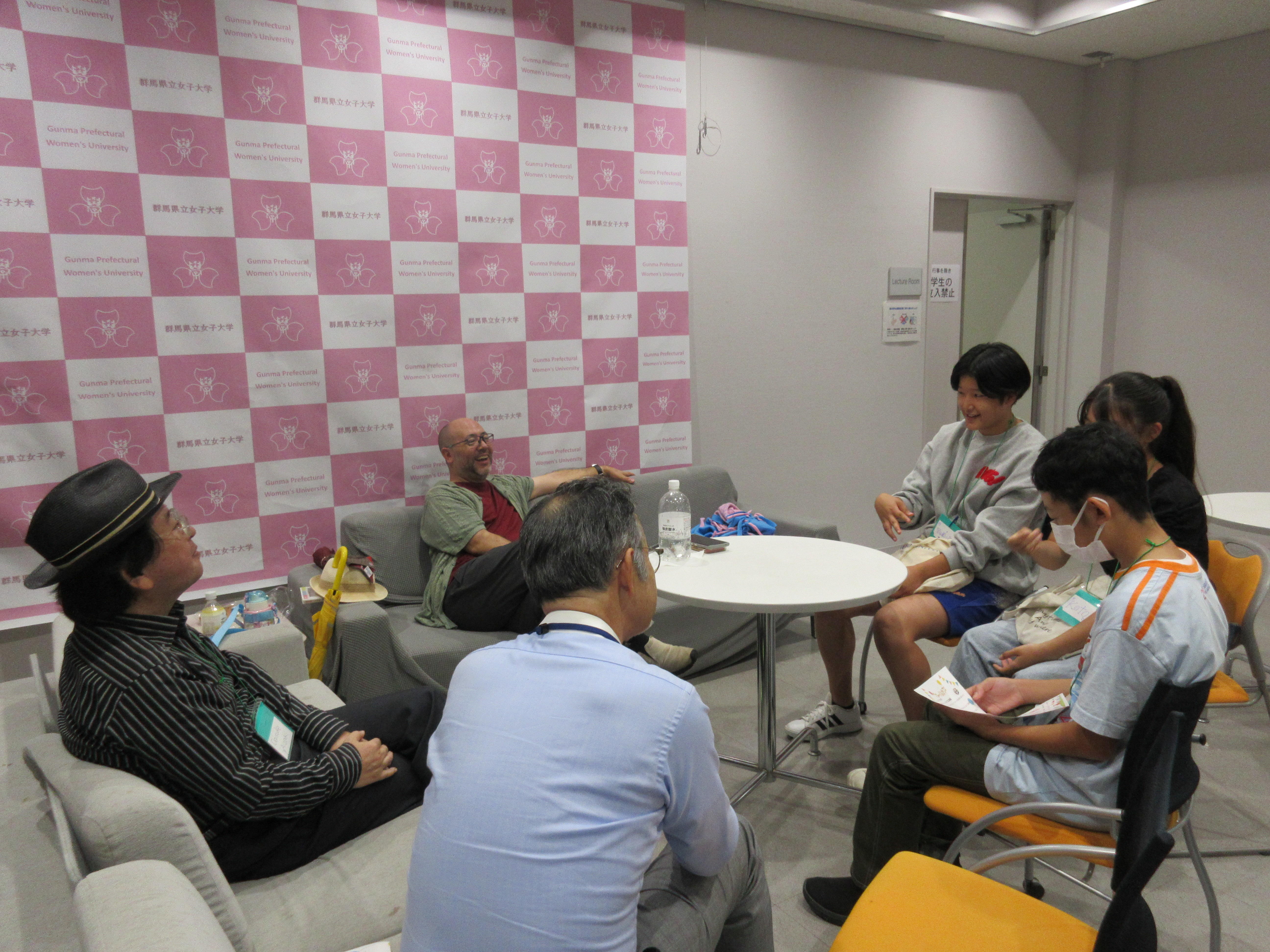 第Ⅱ期「グローバルかフェ」が始まりました(外国語教育研究所)