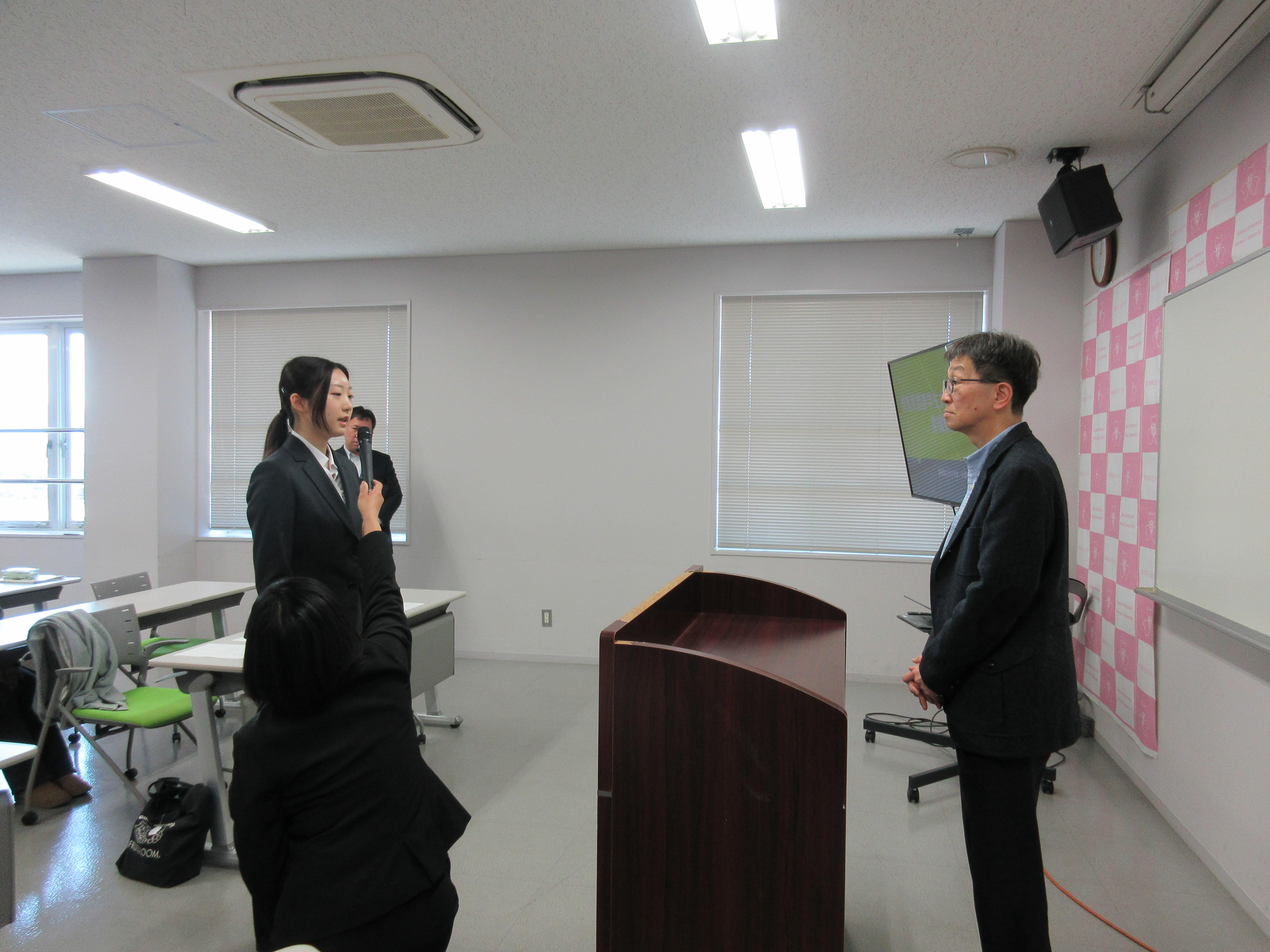 親善学生大使代表挨拶(国際コミュニケーション学部3年 照井 雪乃さん)