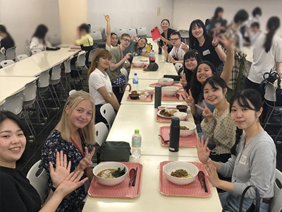 学食での交流