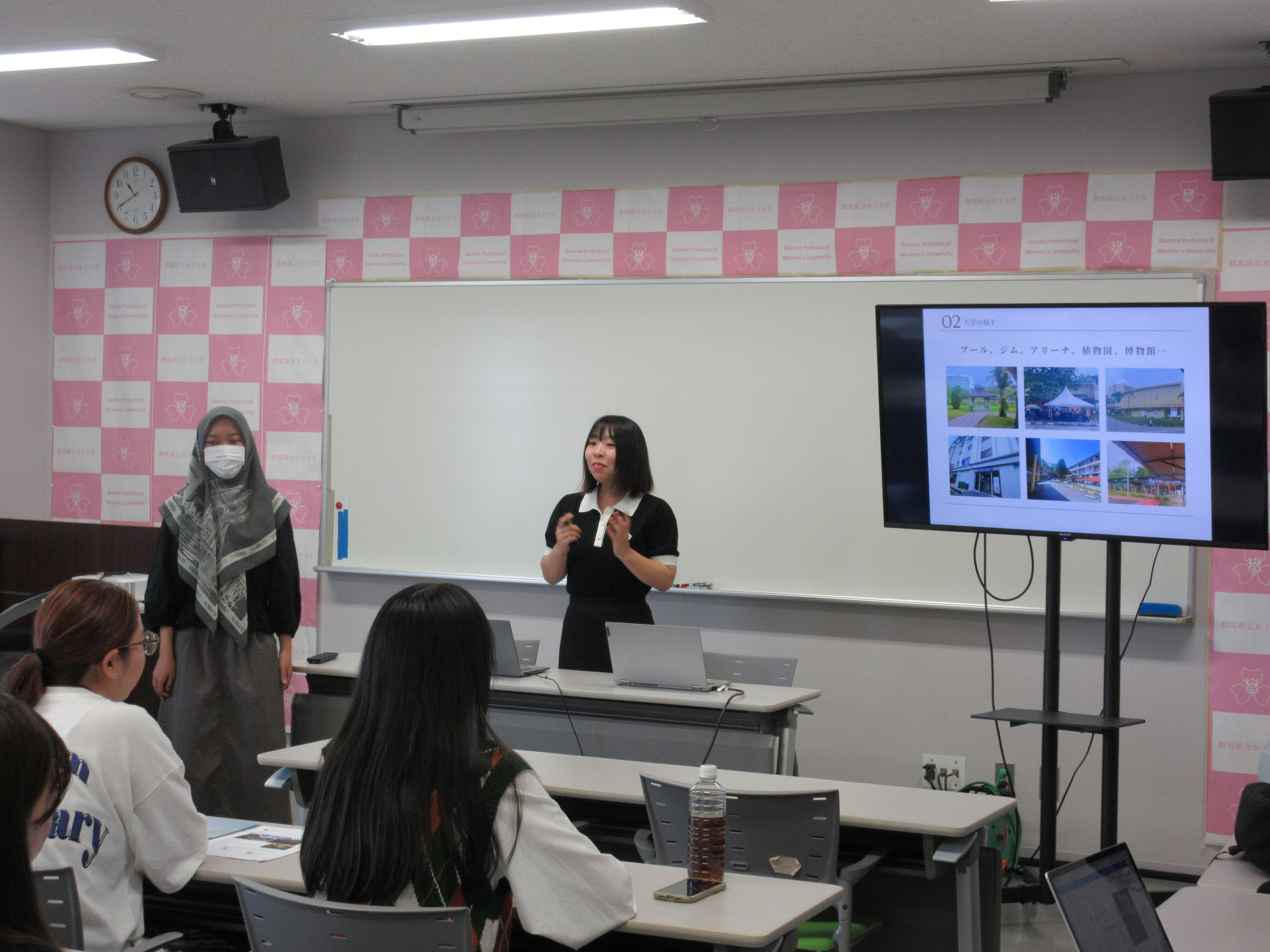 マラヤ大学へ留学していた本学学生による説明