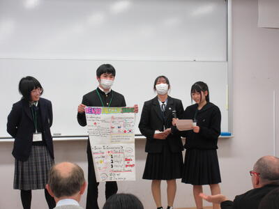 各班によるプレゼンテーションの様子6