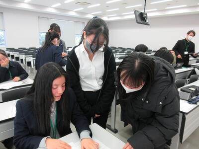 本学学生チューターとの成果発表に向けた練習