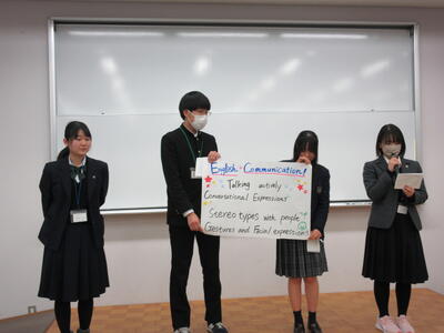 各班によるプレゼンテーションの様子1