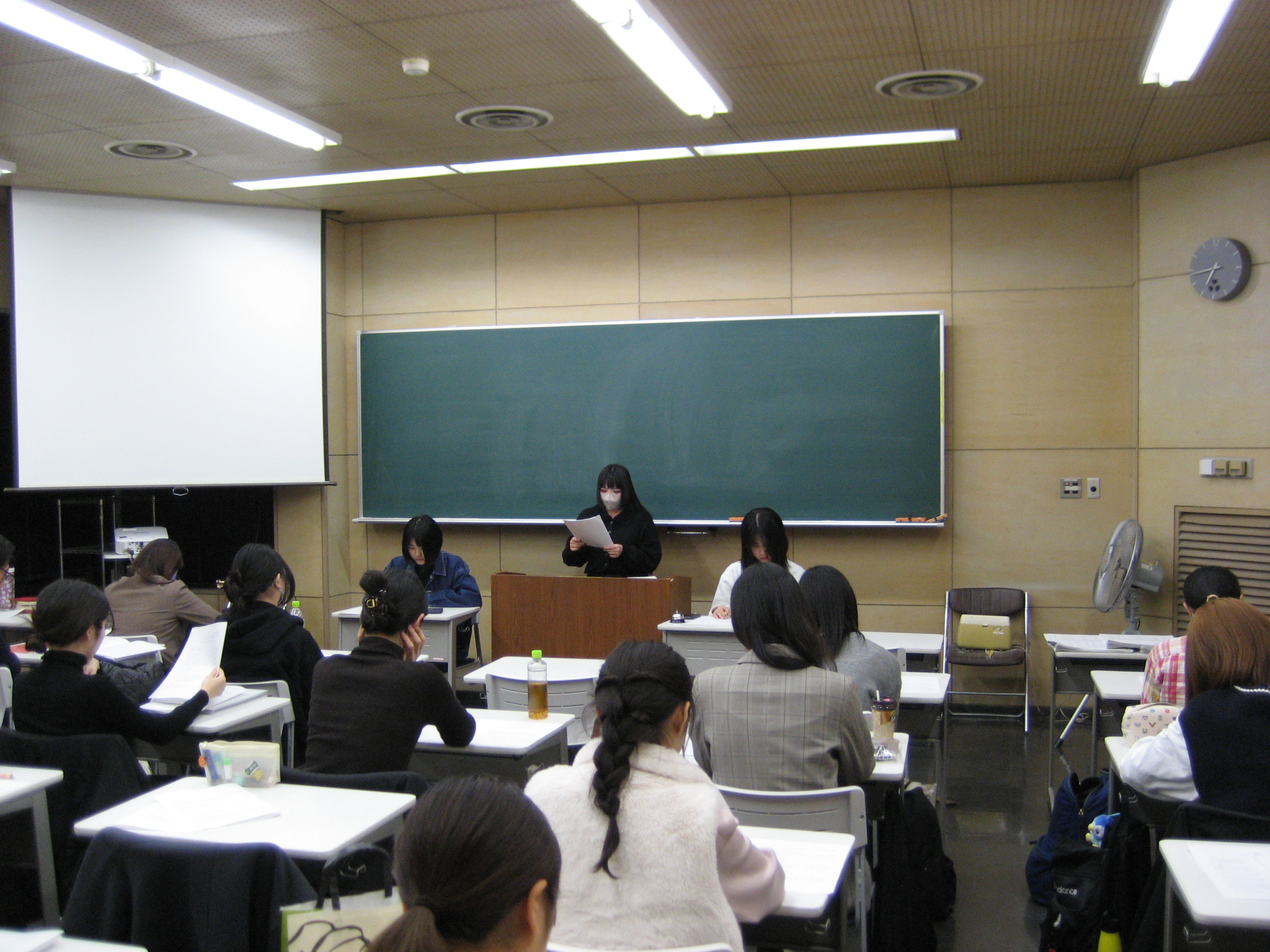 p59 学生たちの活躍　05_英米文化学会.JPG