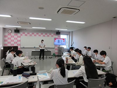 プレゼンテーションと質疑応答の様子