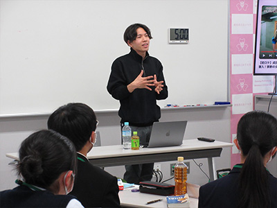 講師の富岡渉氏(日産自動車株式会社)
