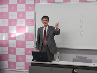 ここに画像を入れます
講師の塩澤寛樹塾長(本学学長)