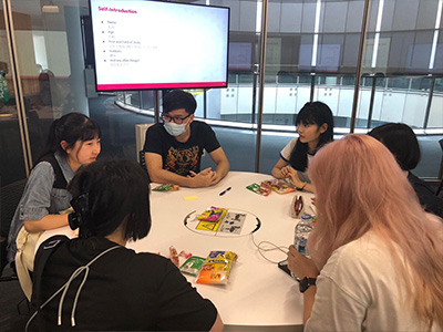 (11)NTU(南洋工科大学)の学生との英語での交流風景