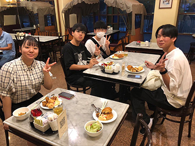 (6)朝食風景です