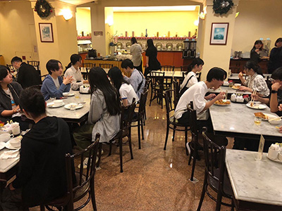 (6)朝食風景です