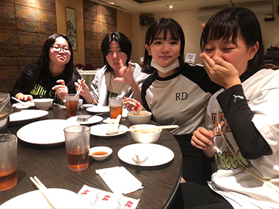 (5)レストランで夕食です