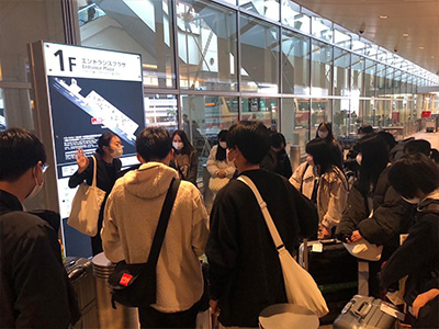 (1)羽田空港に着きました!