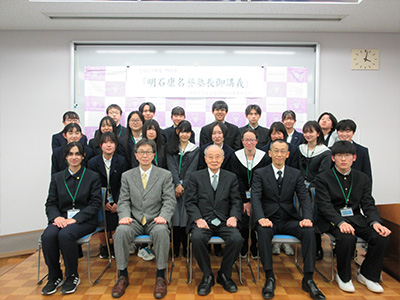 明石名誉塾長を囲んで