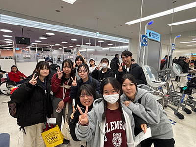 (13)8日夜にシンガポールを出発し、羽田空港に到着しました
