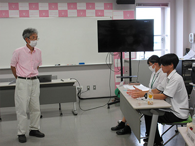 「Intercultural Communication」
(国際コミュニケーション学部 細井洋伸教授)